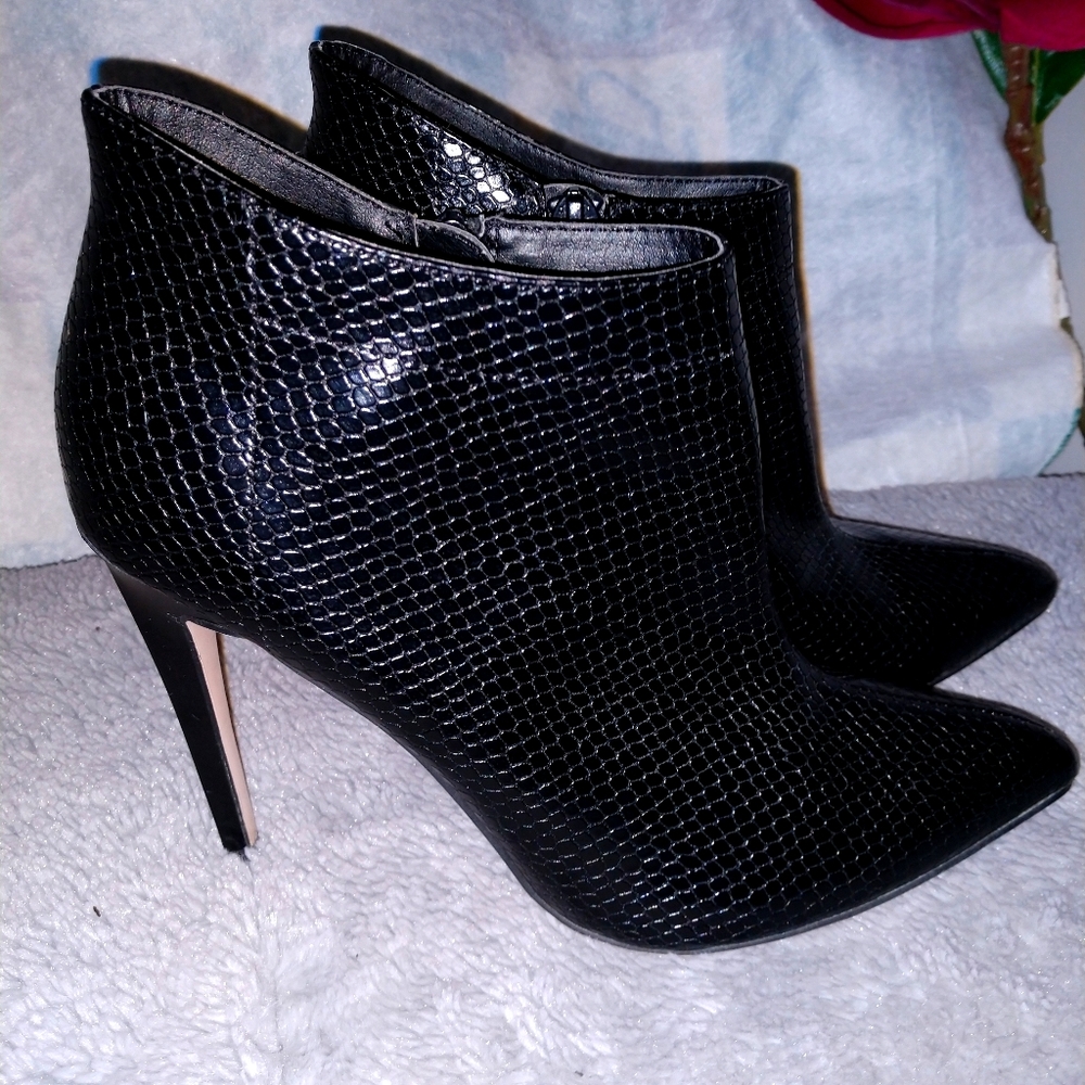 Cropped boots